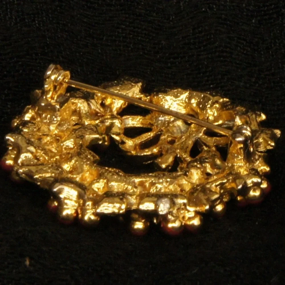Holly Berry‎ Wreath Brooch Red Green Enamel Gold Tone Christmas Pin